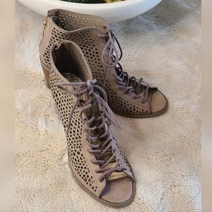 Heeled boots